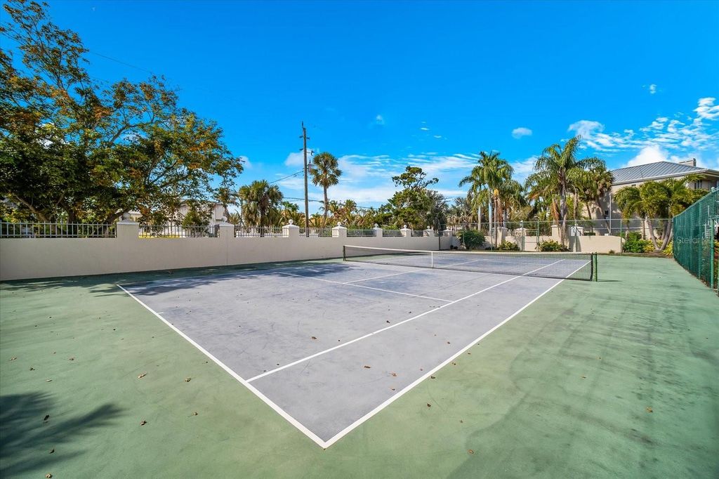 Image 96 of property listing at 3941 HAMILTON CLUB CIRCLE 9, Sarasota, FL 34242