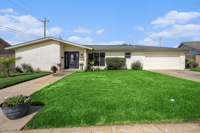 7730 Chantilly Circle, Galveston, TX 77551