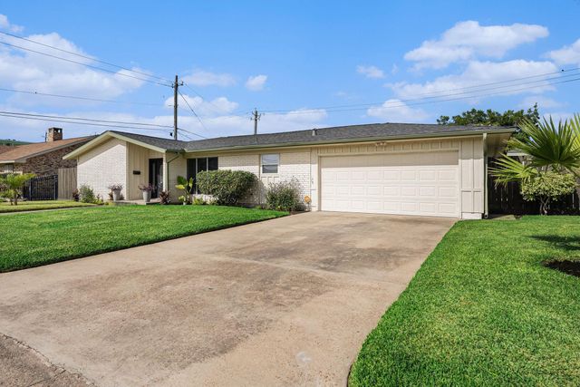 7730 Chantilly Circle, Galveston, TX 77551