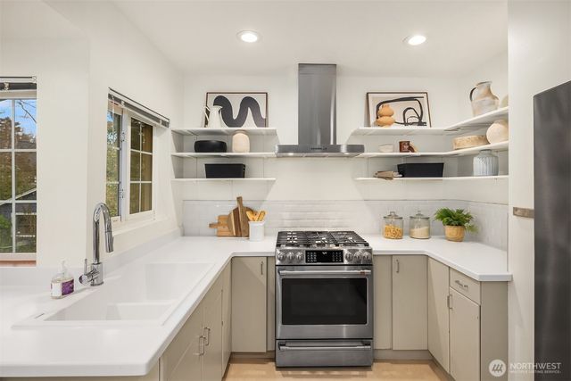 4715 S Orcas Street, Seattle, WA 98118