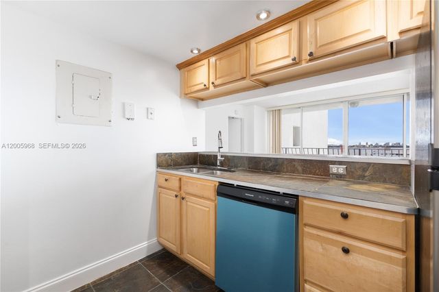 7601 E Treasure Dr 1621, North Bay Village, FL 33141