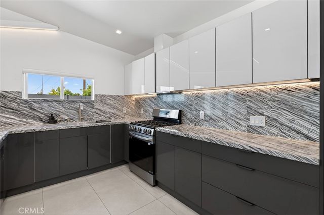 10806 Paso Robles, Granada Hills, CA 91344