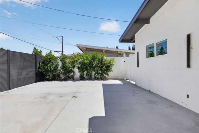 10806 Paso Robles, Granada Hills, CA 91344