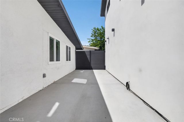10806 Paso Robles, Granada Hills, CA 91344