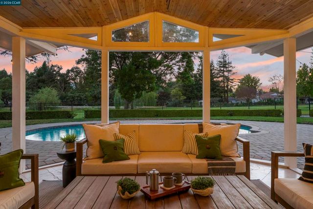 3144 Roundhill Rd, Alamo, CA 94507