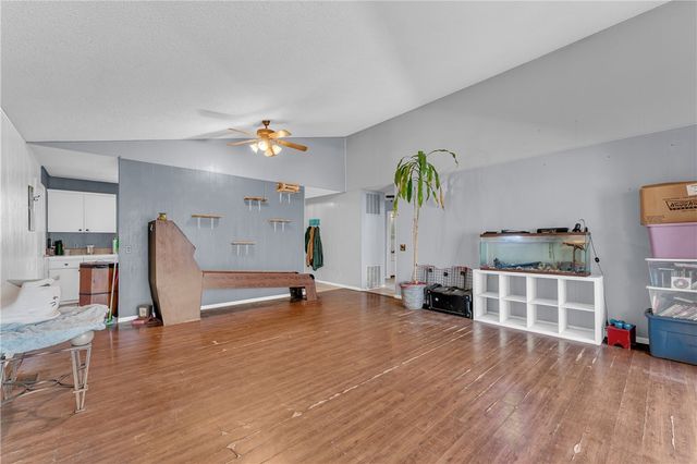 2 Hindon Lane, Bella Vista, AR 72715