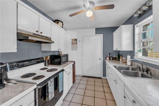 2 Hindon Lane, Bella Vista, AR 72715