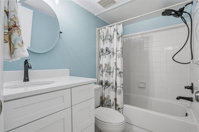 500 SANTA CRUZ PLACE NE D, St Petersburg, FL 33703