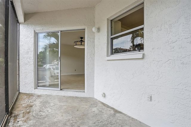 500 SANTA CRUZ PLACE NE D, St Petersburg, FL 33703