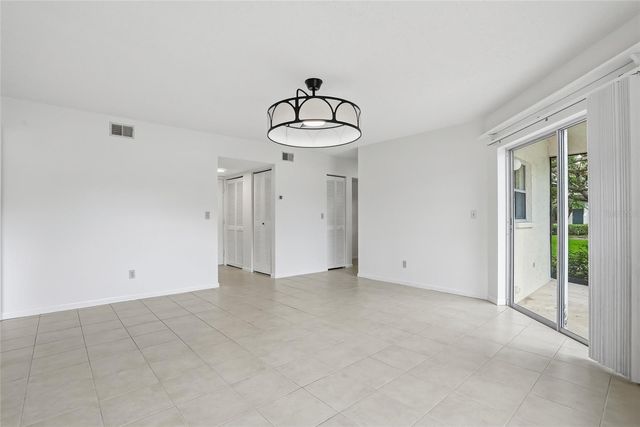 500 SANTA CRUZ PLACE NE D, St Petersburg, FL 33703