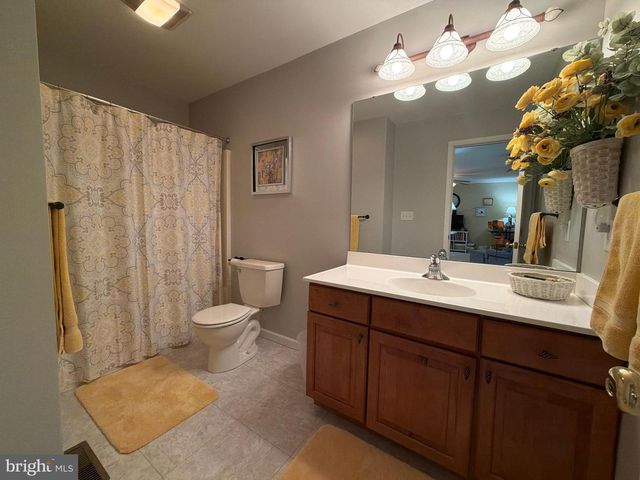 4245 ROTH FARM VILLAGE CIR, Mechanicsburg, PA 17050