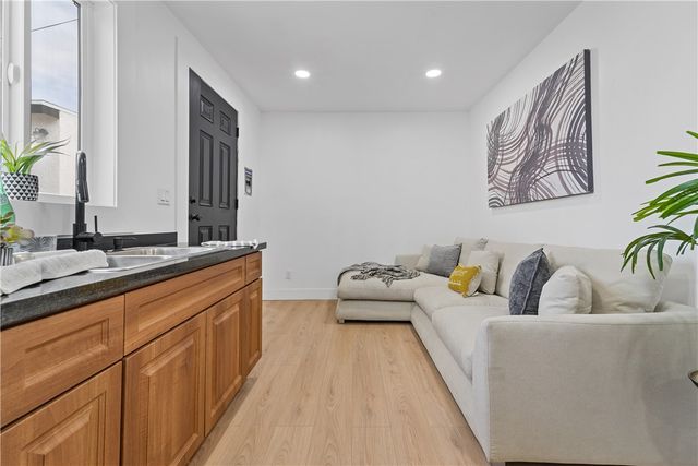 11863 S Avalon Boulevard, Los Angeles, CA 90061