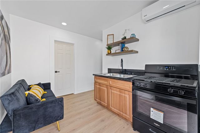 11863 S Avalon Boulevard, Los Angeles, CA 90061