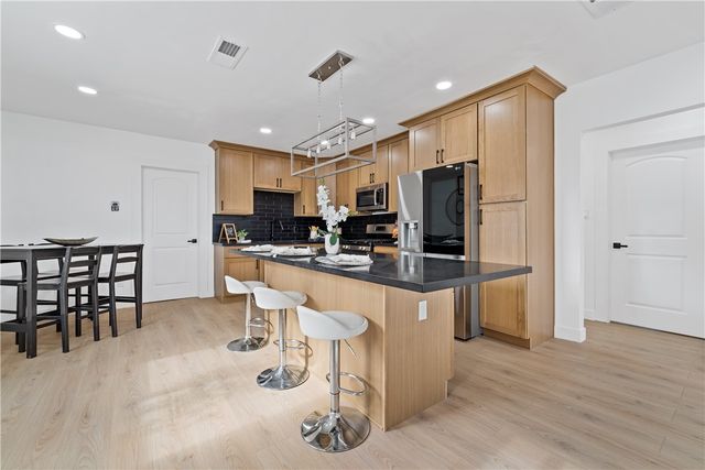 11863 S Avalon Boulevard, Los Angeles, CA 90061