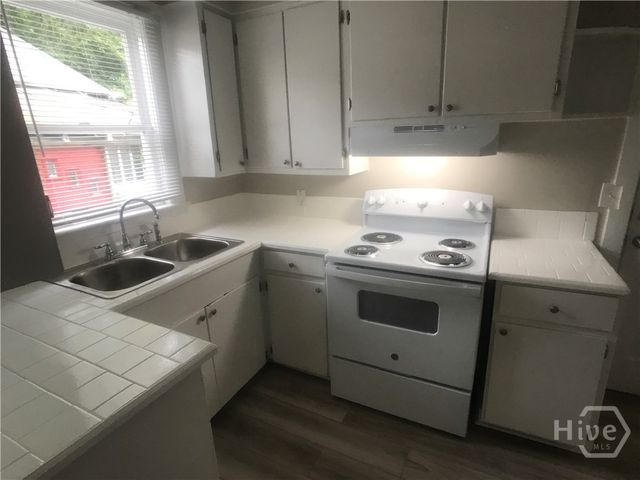 1122 E 37th Street, Savannah, GA 31404