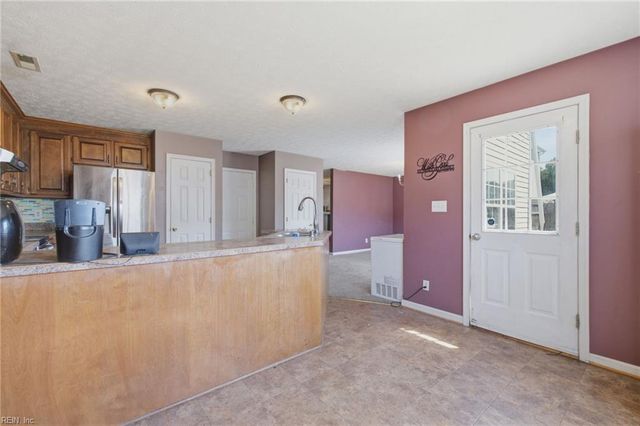 724 Kings Ridge DR, Newport News, VA 23608