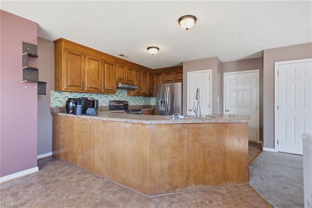 724 Kings Ridge DR, Newport News, VA 23608
