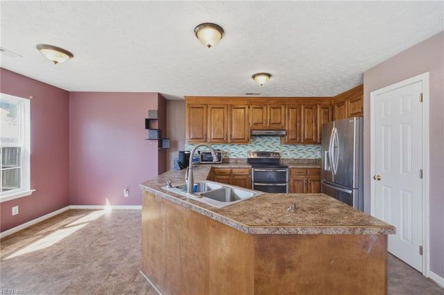 724 Kings Ridge DR, Newport News, VA 23608