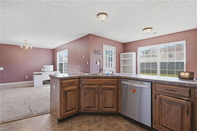 724 Kings Ridge DR, Newport News, VA 23608