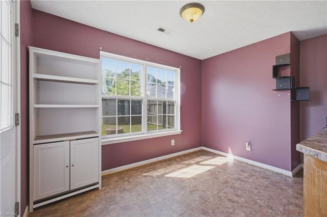 724 Kings Ridge DR, Newport News, VA 23608