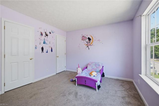 724 Kings Ridge DR, Newport News, VA 23608