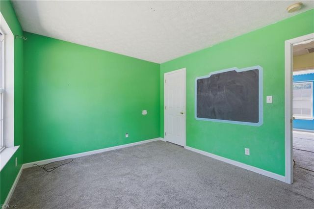 724 Kings Ridge DR, Newport News, VA 23608