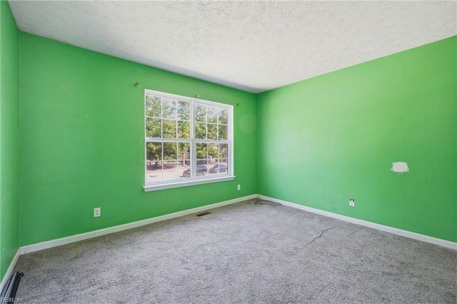 724 Kings Ridge DR, Newport News, VA 23608