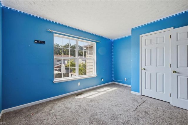 724 Kings Ridge DR, Newport News, VA 23608