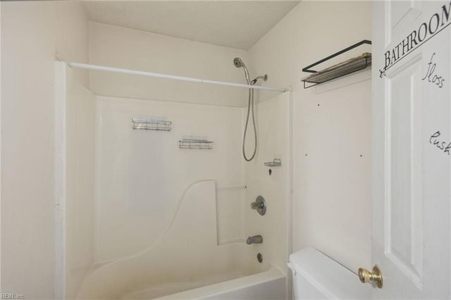 724 Kings Ridge DR, Newport News, VA 23608