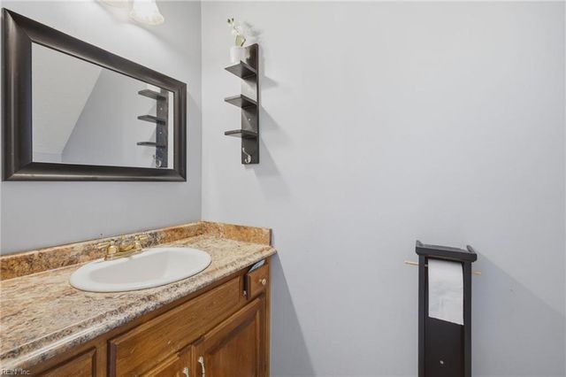 724 Kings Ridge DR, Newport News, VA 23608