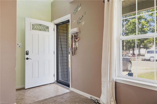 724 Kings Ridge DR, Newport News, VA 23608
