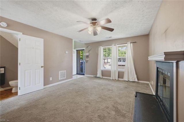 724 Kings Ridge DR, Newport News, VA 23608