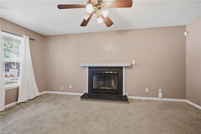724 Kings Ridge DR, Newport News, VA 23608