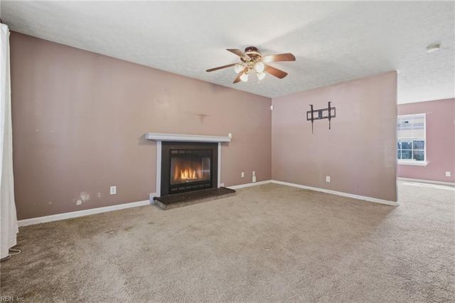 724 Kings Ridge DR, Newport News, VA 23608