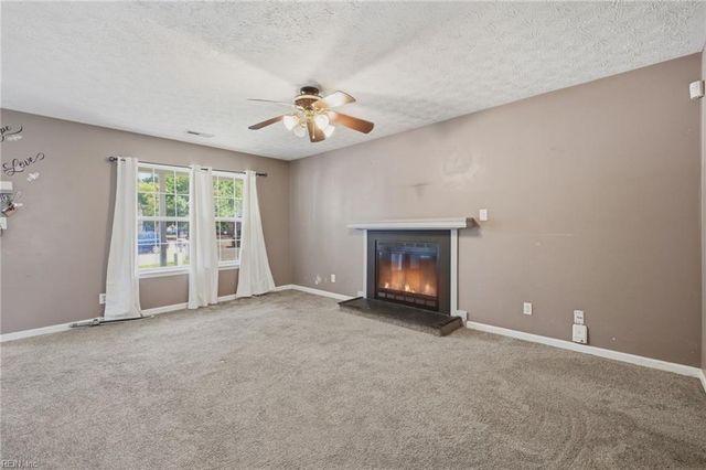 724 Kings Ridge DR, Newport News, VA 23608