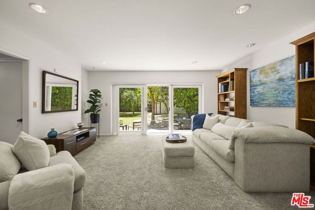 1720 Oak Street, Santa Monica, CA 90405