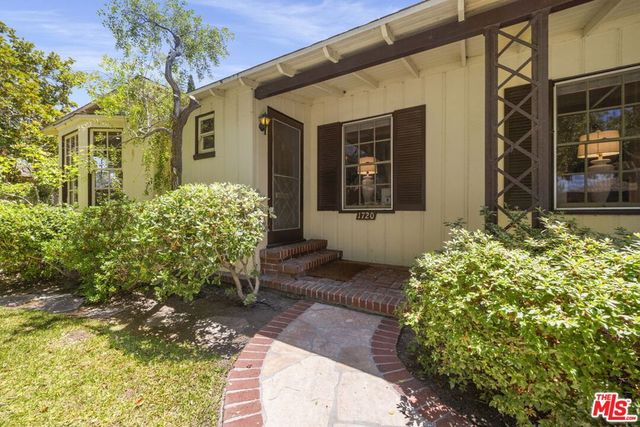1720 Oak Street, Santa Monica, CA 90405