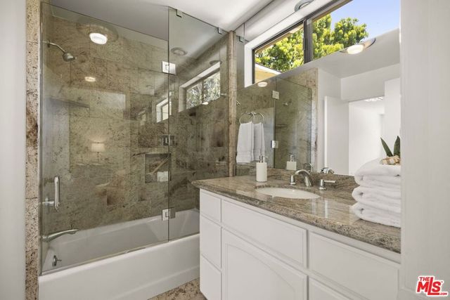 1720 Oak Street, Santa Monica, CA 90405
