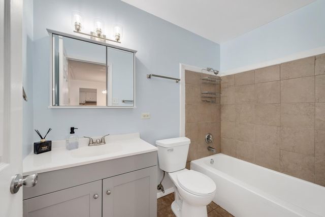 659 E FULLERTON Avenue 204, Glendale Heights, IL 60139