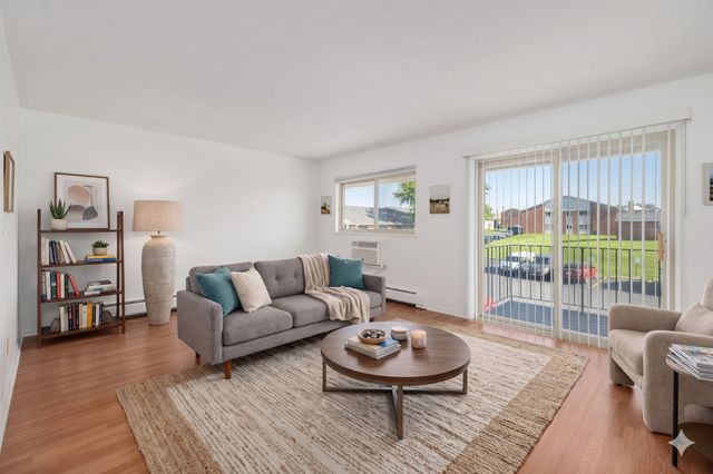 659 E FULLERTON Avenue 204, Glendale Heights, IL 60139
