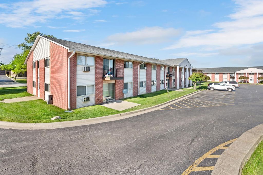 659 E FULLERTON Avenue 204, Glendale Heights, IL 60139