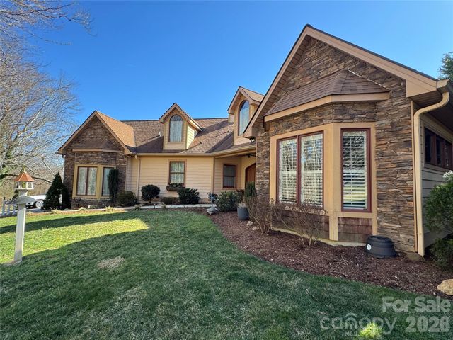 628 Vista Falls Road, Mills River, NC 28759