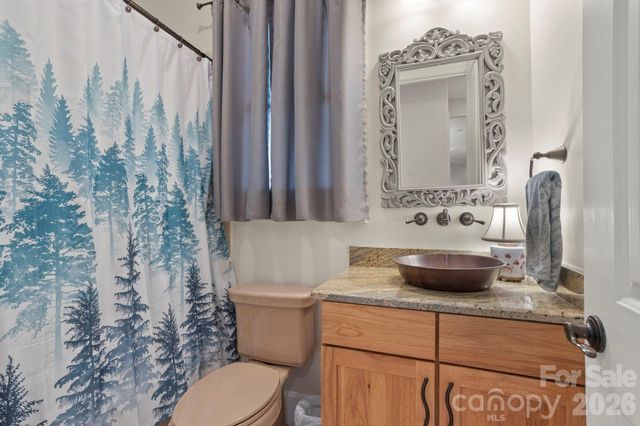 628 Vista Falls Road, Mills River, NC 28759