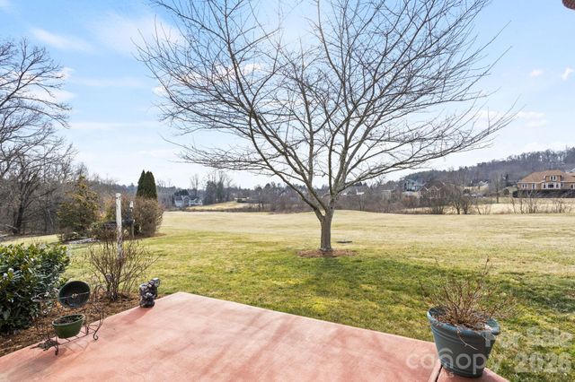 628 Vista Falls Road, Mills River, NC 28759