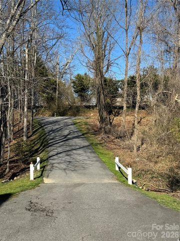 628 Vista Falls Road, Mills River, NC 28759