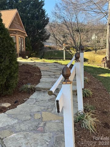 628 Vista Falls Road, Mills River, NC 28759