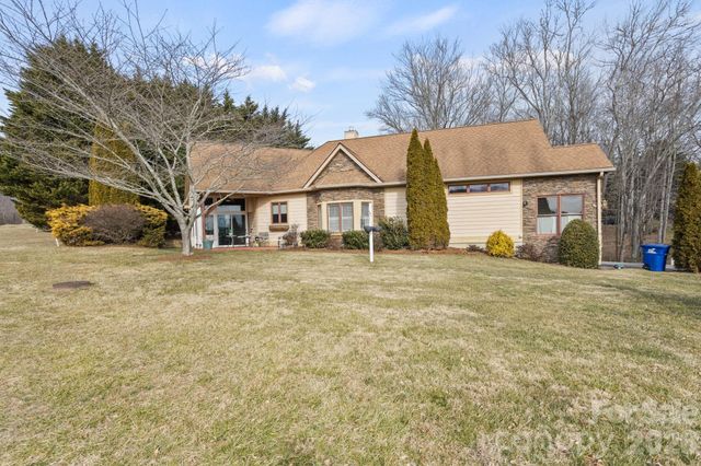 628 Vista Falls Road, Mills River, NC 28759