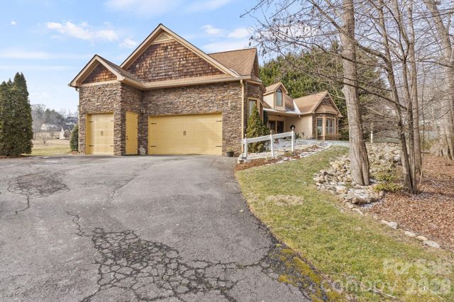 628 Vista Falls Road, Mills River, NC 28759