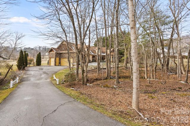 628 Vista Falls Road, Mills River, NC 28759