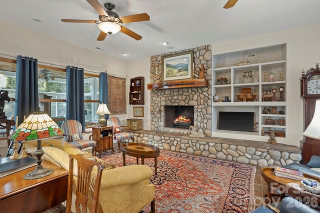 628 Vista Falls Road, Mills River, NC 28759